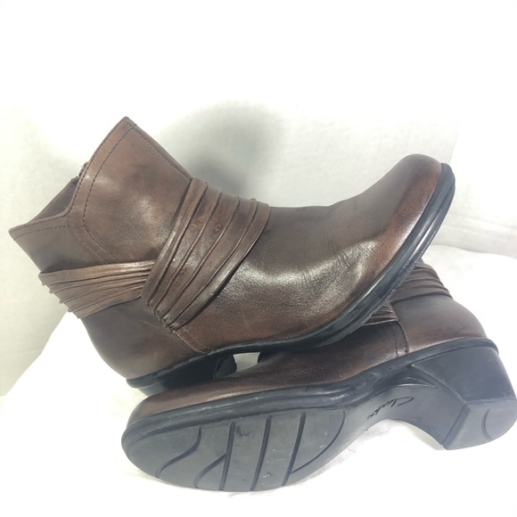 clarks women's emslie moxie ankle bootie